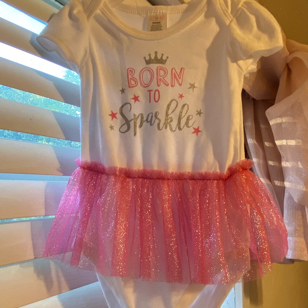Onsie. 6-9 months.